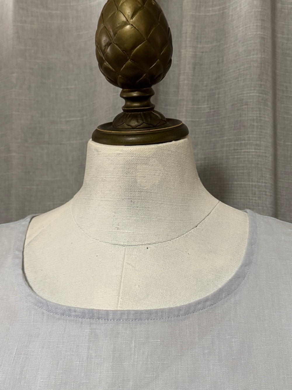 Joie Linen Sleeveless Blouse-Sz L-Blues/White/Brown Scroll-Button Up Back-EUC - Picture 6 of 16
